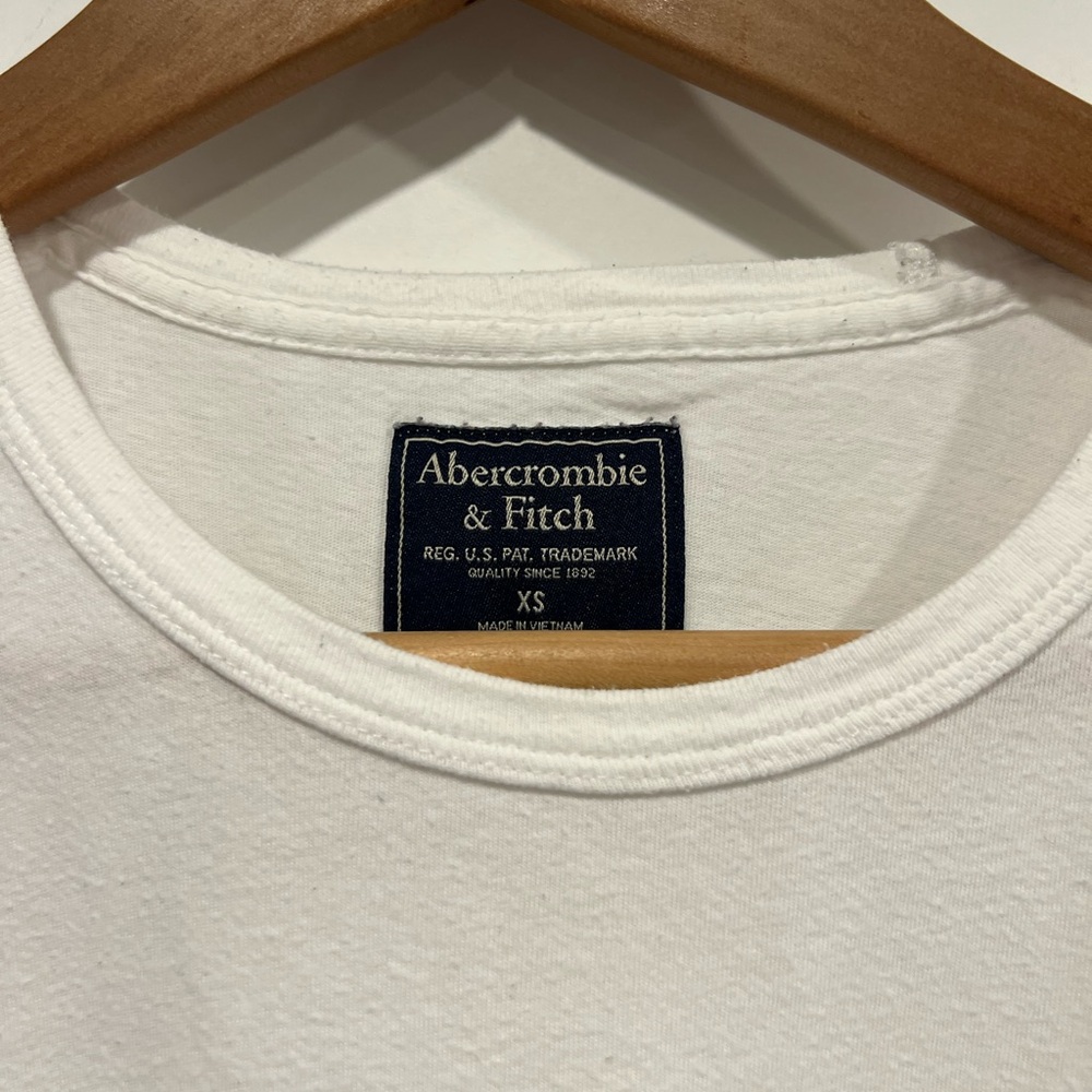 Abercrombie & Fitch White Tee with Moose Graphic - Picture 6 of 7